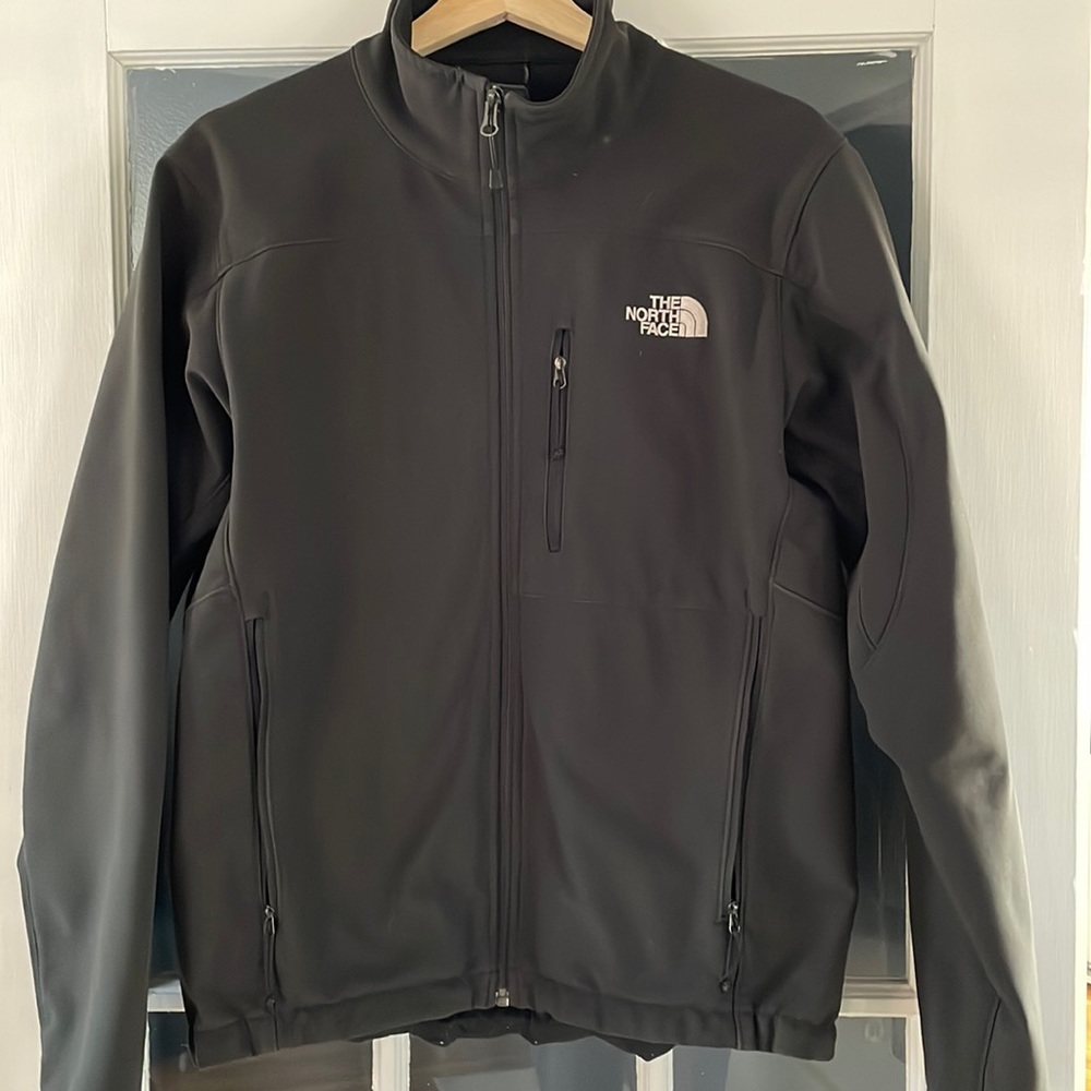 Mens North Face jacket, size small. Black color